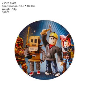 Puede incluir: Un plato de papel redondo de 7 pulgadas con personajes de dibujos animados. El plato tiene un fondo azul y muestra cuatro figuras coloridas, incluyendo un robot y un personaje sosteniendo un martillo. El plato mide 18,3 cm x 18,3 cm y pesa 54 g.