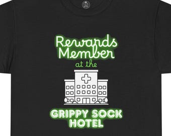 Koszulka z motywem humorystycznym i motywem zdrowia psychicznego Grippy Sock Hotel Rewards Member Shirt