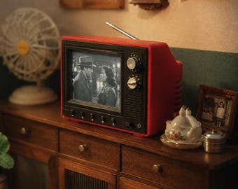 遊べるレトロテレビ、1/12スケールのドールハウスミニチュア、動作するスクリーン家電