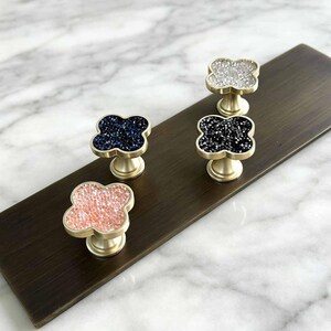 Zinc Alloy Drawer Pull Modern Four Leaf Clover Cabinet Knob Colorful Wardrobe Handle for Kitchen Cupboard