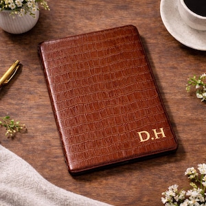 Personalised Crocodile-pattern leather kindle case, Kindle paperwhite 12th gen case, Ebook cover, case gifts for dad, Case for Reder Lover