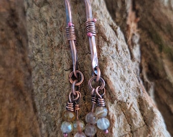 Pendientes de cobre y calcedonia únicos hechos a mano