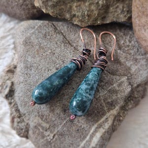 Ohrringe Kupfer & Natürliche Grün-Blaue Steine Einzigartige Handmade