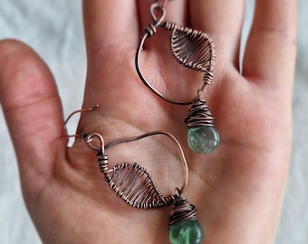 Pendientes únicos hechos a mano de cobre y fluorita