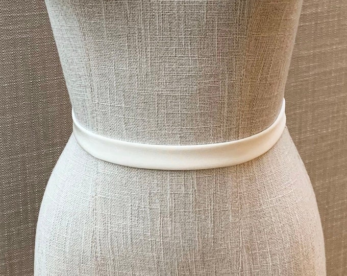 Bridal belt sash, Silk crepe three quarters of an inch belt, Couture fitted wedding belt with button closure, Matte finish bridal belt 3/4"