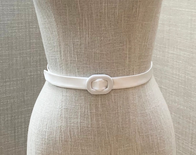 Oval Buckle Silk satin 3/4 inch wide skinny belt, Couture fitted bridal belt with buckle closure, Thin Wedding belt in silk Duchess satin,