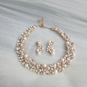 Bridal necklace pearl and crystal, Bridal statement necklace cultured freshwater pearl, Sparkly Crystal and real pearl bridal bib necklace