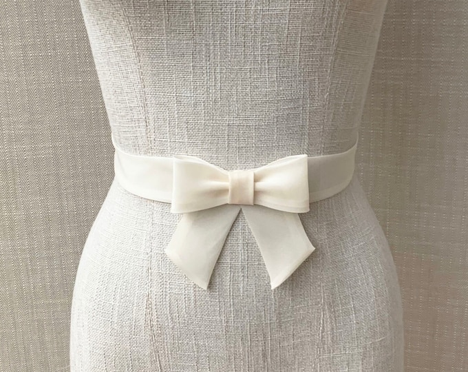 Silk Bow belt inch and quarter wide, Silk organza sash with center bow, Wedding belt fitted with hidden clasp, Couture belt with tails 1.25"
