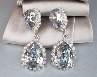 Pendientes colgantes de lágrima azul polvoriento, pendientes de novia algo azul, pendientes de boda de cristal azul tenue, azul pálido