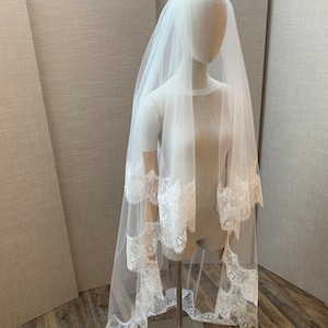 Lace veil with blusher, Chantilly lace trim veil, Floor length soft wedding veil, Long cascading veil with delicate lace and scalloped edge