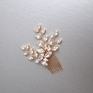 Crystal hair comb, Bridal crystal hair comb, Dainty crystal hair comb, Sparkly bridal headpiece, Wedding hair comb, Bridal comb