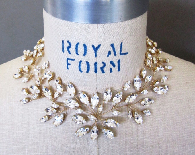 Bridal crystal necklace in gold or silver, Bridal statement necklace, bridal bib necklace, Sparkly rhinestone necklace