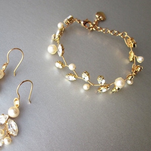 Crystal and pearl bridal bracelet, Delicate bracelet, Leaf vine Wedding jewelry set, Pearl bracelet in gold, silver