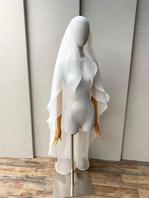 Silk veil, Exquisite bridal veil in 100% silk organza, Couture Bridal veil with blusher, Cathedral long cascading veil