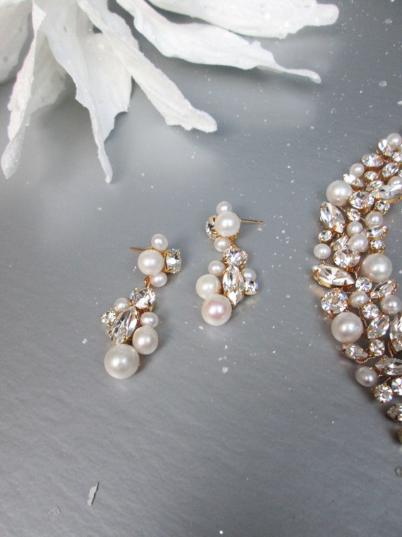 Pearl earrings, Bridal crystal earrings, Crystal and cultured freshwater pearl bridal earrings, Bridal rhinestone earrings in gold or silver
