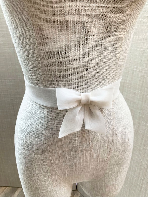 Silk Bow belt inch and quarter wide, Silk organza sash with center bow, Wedding belt fitted with hidden clasp, Couture belt with tails 1.25"