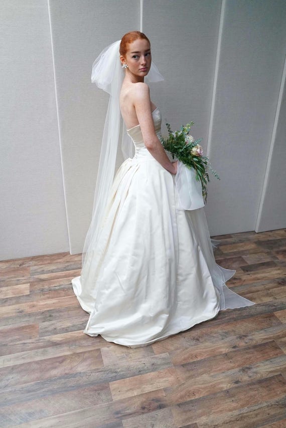 Silk Tulle Bridal Bow Veil, Modern Wedding Veil Alternative, Scarf or veil, Ivory veil shawl