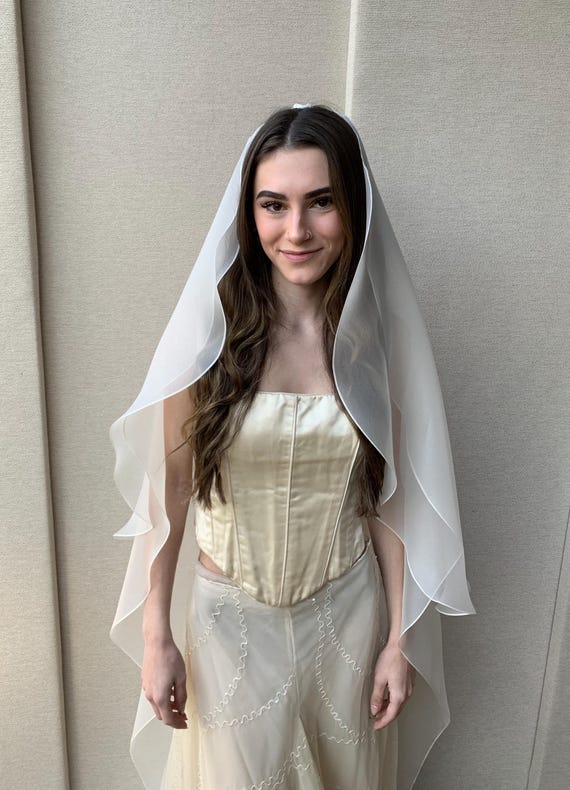 Silk veil, Exquisite bridal veil in 100% silk organza, Couture Bridal veil with blusher, Cathedral long cascading veil