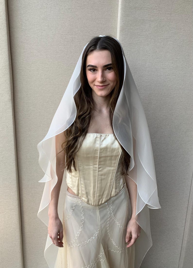 Velo di seta, Velo da sposa squisito in organza di seta al 100%, Velo da sposa Couture con fard, Velo lungo a cascata da cattedrale immagine 2