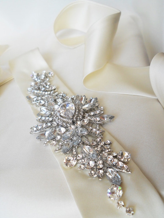 Bridal belt sash in silk satin with floral crystal appliqué, Crystal waist sash belt, Duchess sash sash white, diamond white, ivory, silver