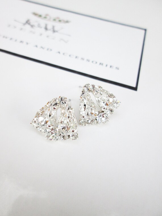 Dainty Bridal crystal studs, Bridal earrings, Wedding earrings, Stud rhinestone earrings in gold, silver, rose gold, Wedding