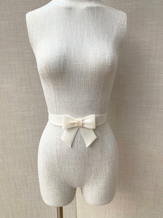 Silk Bow belt inch and quarter wide, Silk organza sash with center bow, Wedding belt fitted with hidden clasp, Couture belt with tails 1.25"