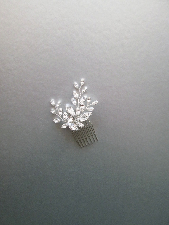 Crystal hair comb, Bridal crystal hair comb, Dainty crystal hair comb, Sparkly bridal head piece, Wedding hair comb, Bridal comb