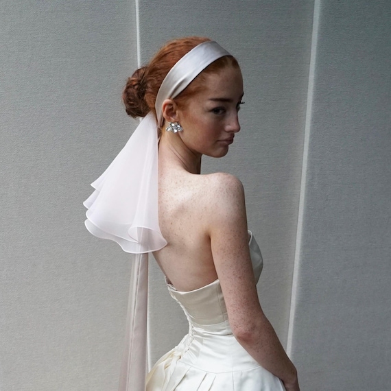 Short Silk veil, "Under-the-bun" style, Micro bridal veil, Exquisite 100% Silk organza wedding veil, Couture veil Shoulder length blush pink