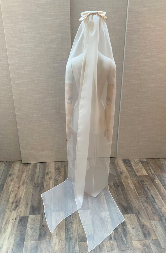 Bow Veil, 4 in 1, Detachable veil,  Modern bridal veil in 100% Silk satin and organza, wedding veil hair bow, Large hair bow veil headpiece