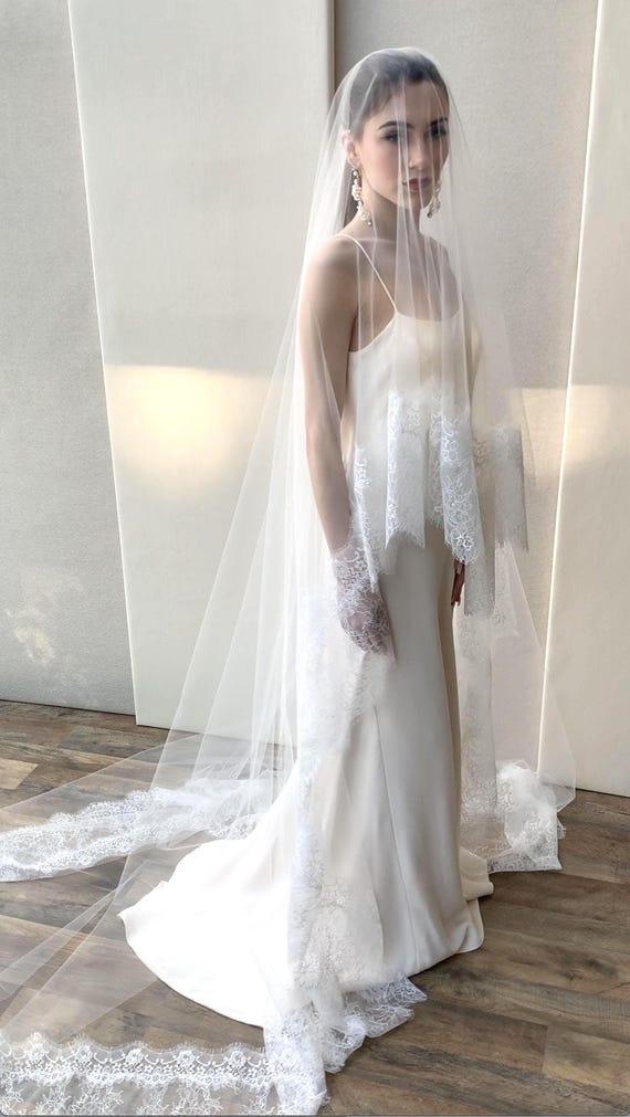 Chantilly lace drop veil, Long wedding veil with delicate lace