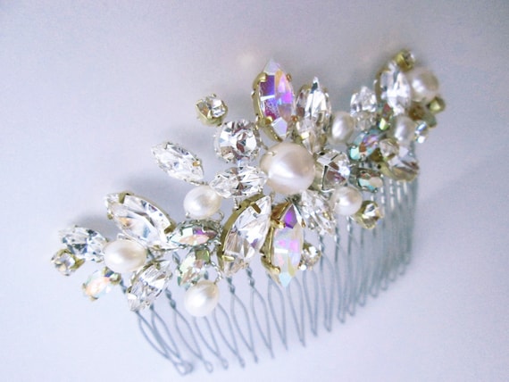 Bridal comb with AB crystal and pearl, crystal hair comb, Bridal crystal hair comb, Sparkly bridal head piece