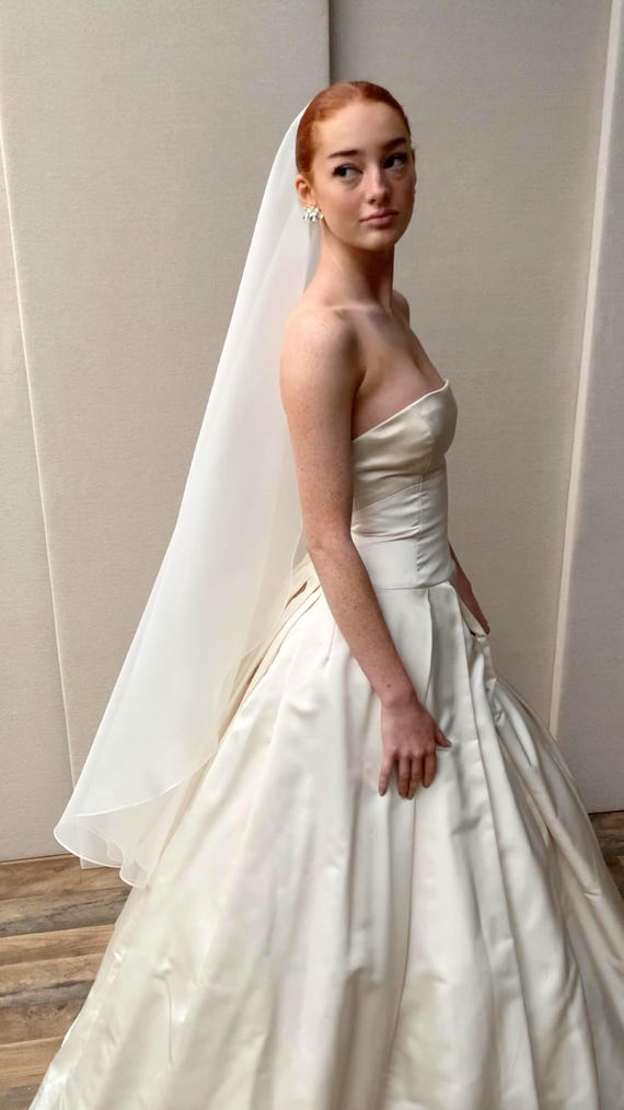 Silk Mantilla veil, Exquisite bridal veil in 100% silk organza, Couture Bridal veil single tier, Waltz length cascading veil, Ballet veil