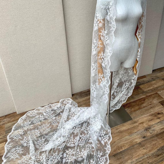 Lace veil, Chantilly lace veil, Cathedral length wedding veil in light ivory, Long veil with scalloped edge, Mantilla veil