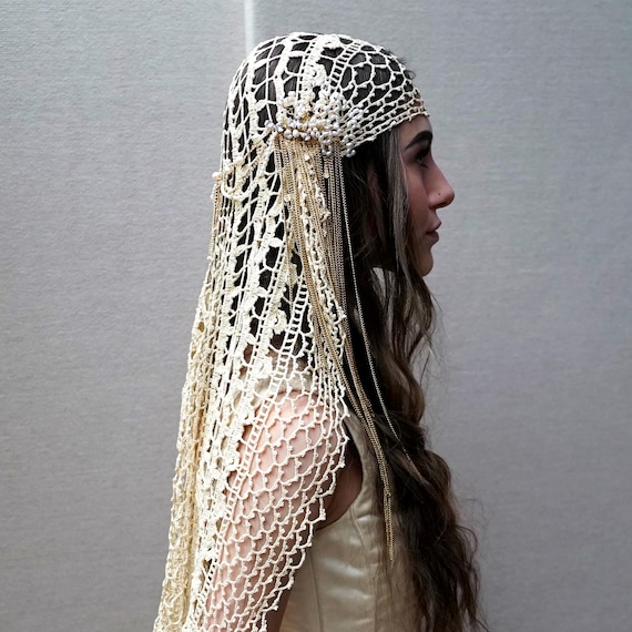 Vintage lace Veil, Bridal veil with vintage hand made lace, Wedding veil Juliet cap, Waltz Length, Ballet Length, Cream Champagne
