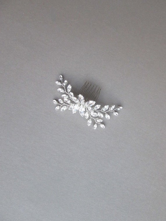 Crystal hair comb, Bridal crystal hair comb, Rhinestone bridal comb, Sparkly bridal headpiece, Wedding hair comb, Bridal comb