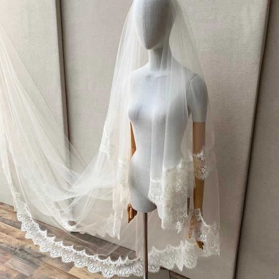 Champagne wedding veil, Long cascading veil with delicate Chantilly lace and scalloped edge, white, ivory, cream