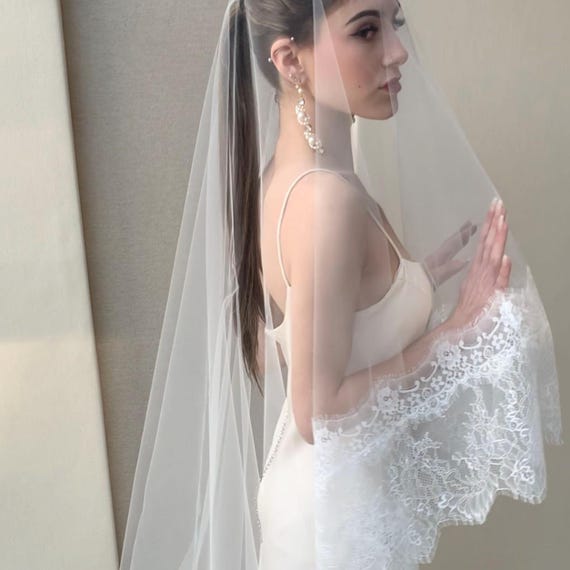 Chantilly lace drop veil, Long wedding veil with delicate lace