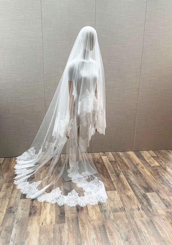 Lace veil with blusher, Chantilly lace trim veil, Floor length soft wedding veil, Long cascading veil with delicate lace and scalloped edge