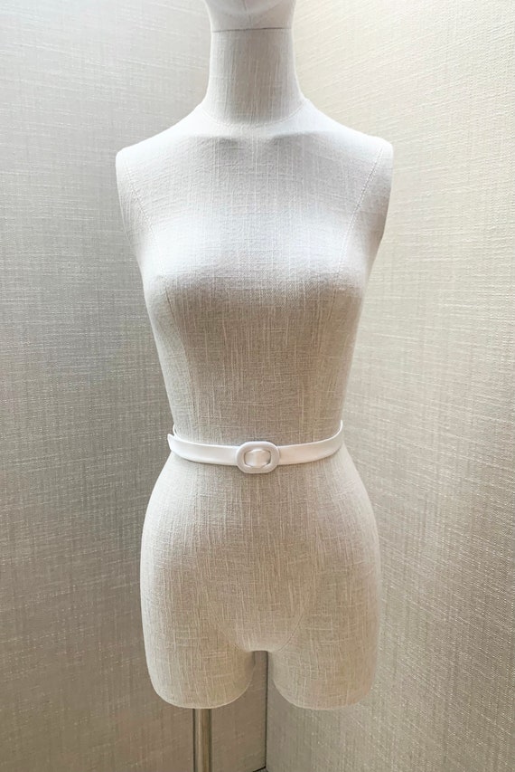 Oval Buckle Silk satin 3/4 inch wide skinny belt, Couture fitted bridal belt with buckle closure, Thin Wedding belt in silk Duchess satin,