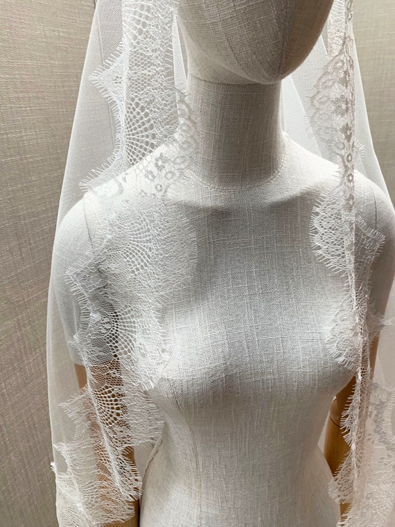 Lace veil, Chantilly lace trim veil, Cathedral wedding veil ivory or white, Long veil with delicate lace with scalloped edge Mantilla veil