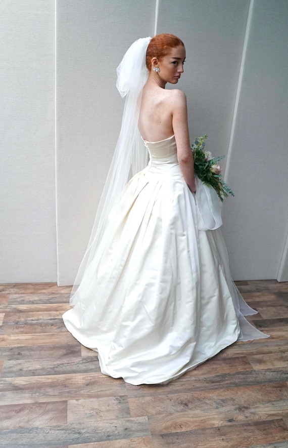 Silk Tulle Bridal Bow Veil, Modern Wedding Veil Alternative, Scarf or veil, Ivory veil shawl