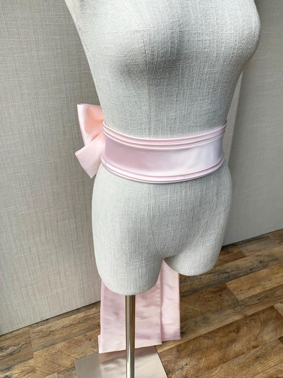 Cummerbund style Bridal belt with detachable bow, Silk satin 3 inches wide pleated belt, Obi inspired big bow couture bridal belt, 2 in 1