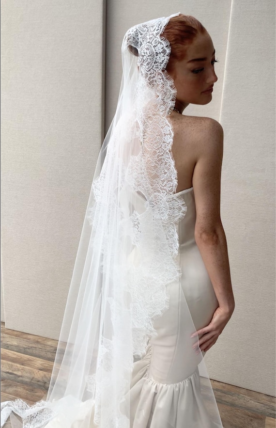 Mantilla Lace veil, Exquisite cathedral length veil, Chantilly lace trim veil, Long veil with vintage style lace scalloped edge