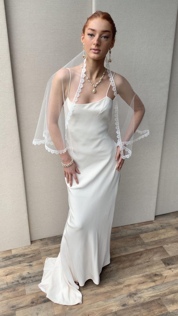 Simple Lace Veil, Delicate veil with lace trim, Short barely there veil, Minimal Veil elbow length