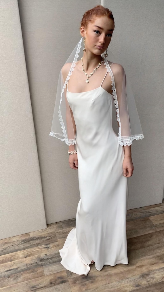 Simple Lace Veil, Delicate veil with lace trim, Short barely there veil, Minimal Veil elbow length