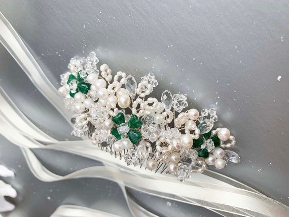 Four leaf clover green gemstone hair comb, Pearl crystal and gemstone hair comb, Clover bridal headpiece, Wedding pearl hair comb