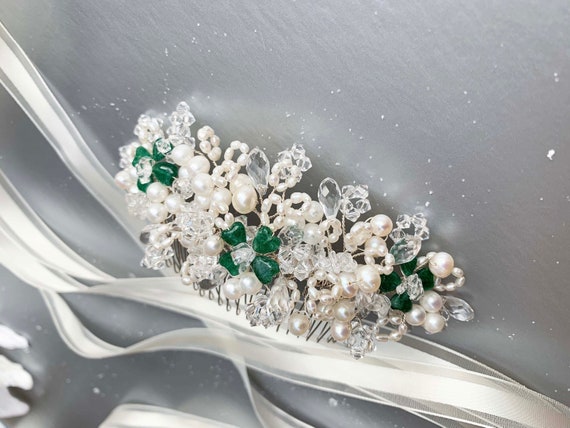 Four leaf clover green gemstone hair comb, Pearl crystal and gemstone hair comb, Clover bridal headpiece, Wedding pearl hair comb