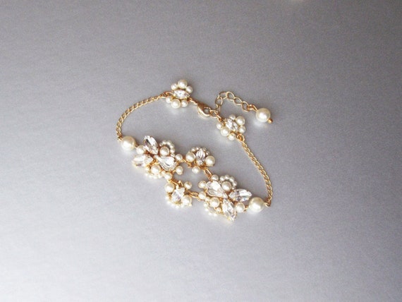 Crystal and pearl bridal bracelet, Delicate bracelet, Wedding jewelry set, Pearl bracelet in gold, silver with pearls