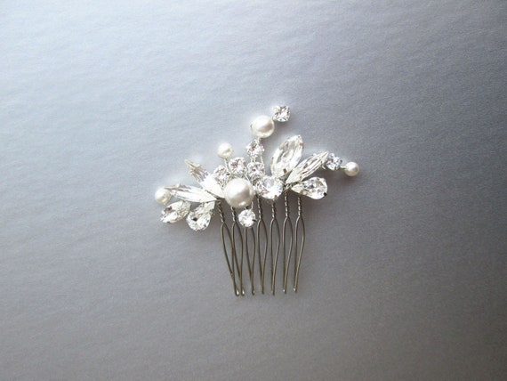 Crystal and pearl bridal hair comb, Bridal comb, Rhinestone wedding hair comb, Small bridal hair comb hair vine