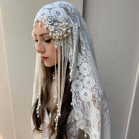 Lace and pearl veil, Vintage style Juliet cap ivory Cathedral veil, Couture veil with pearl tassels